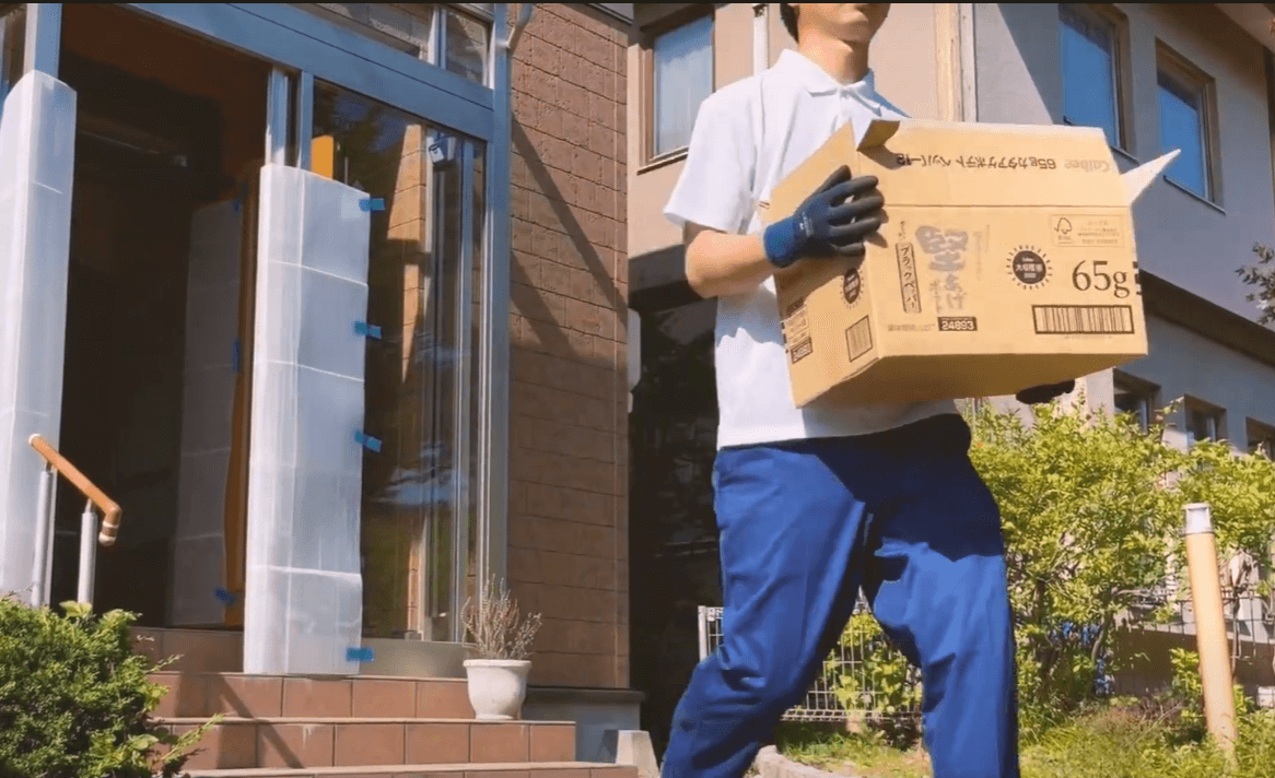 スタッフが一生懸命働いている